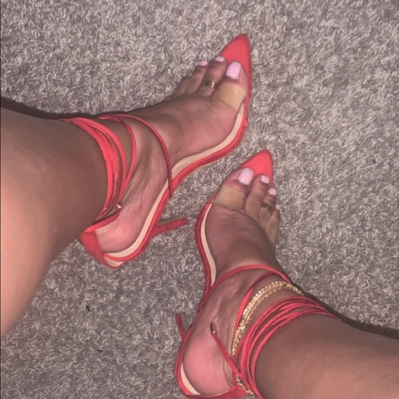 Red Pointed Toe Heels - Picture 2 of 4